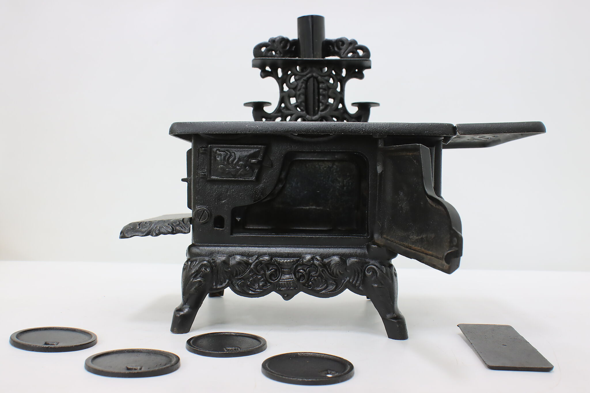 Farmhouse Vintage Cast Iron Miniature Crescent Stove & Pots