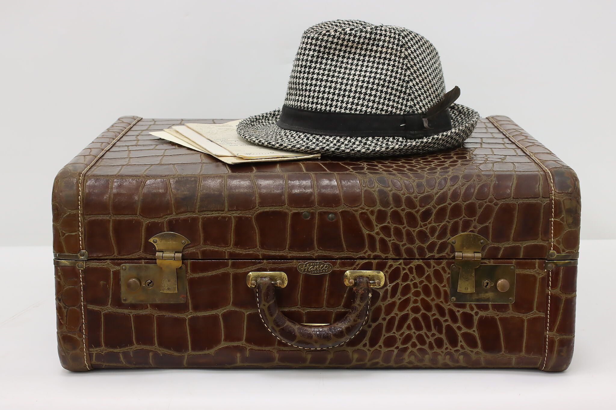 Vintage alligator suitcase hotsell