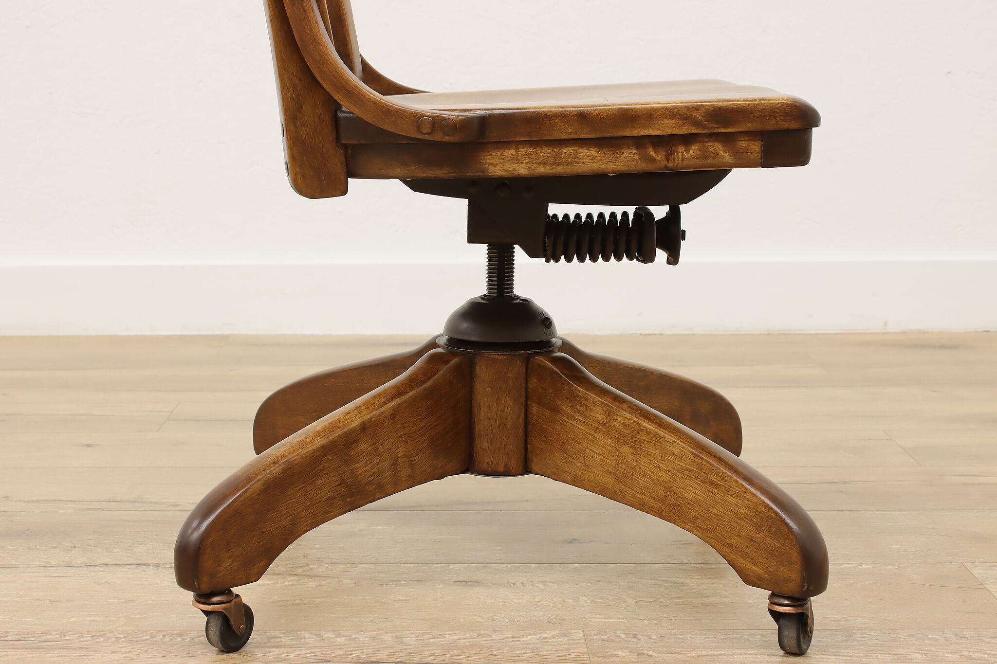 Traditional Vintage Adjustable & Swivel Library Desk Chair