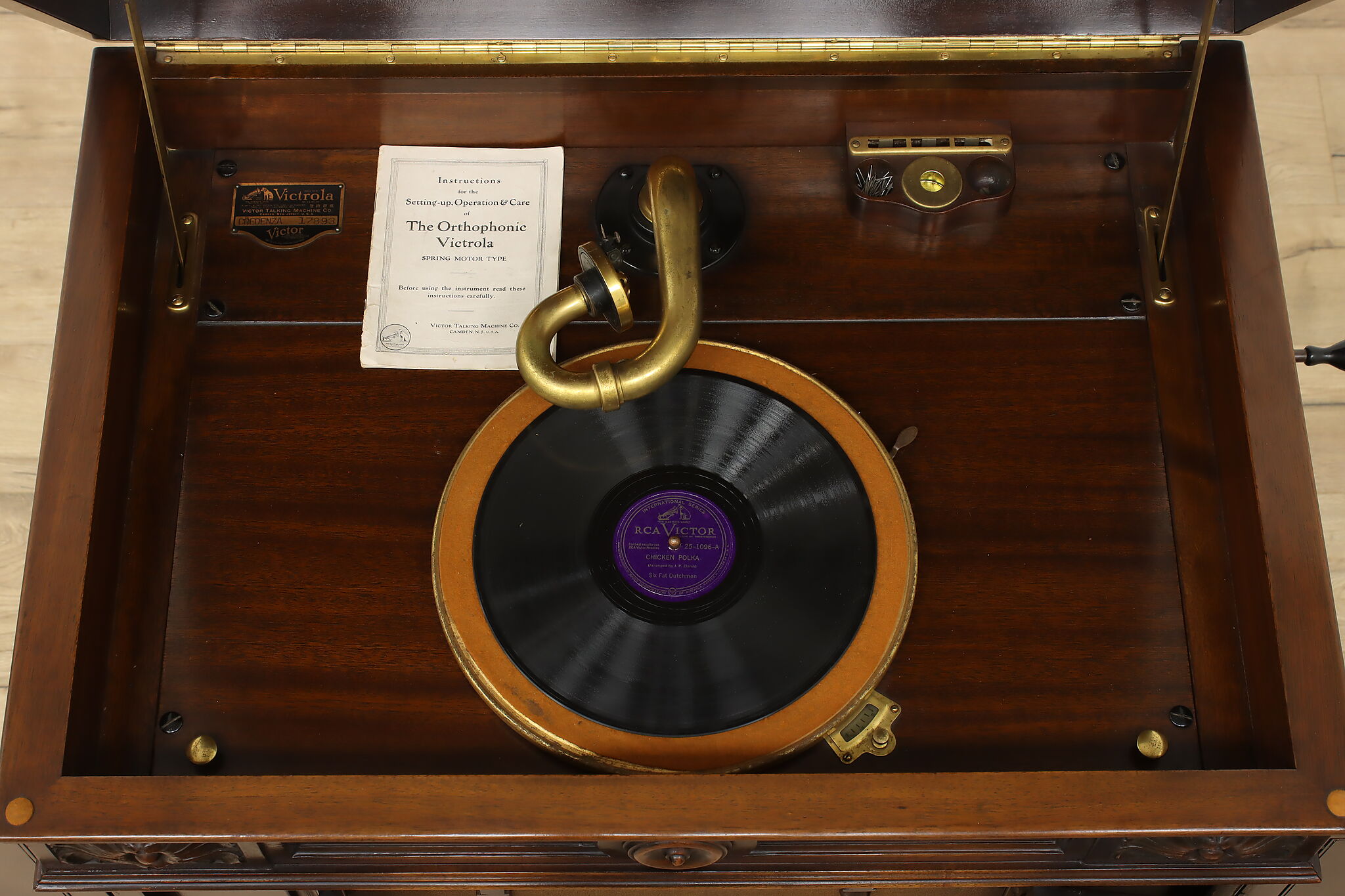 Victrola Antique Record Player Victor Phonograph & Records