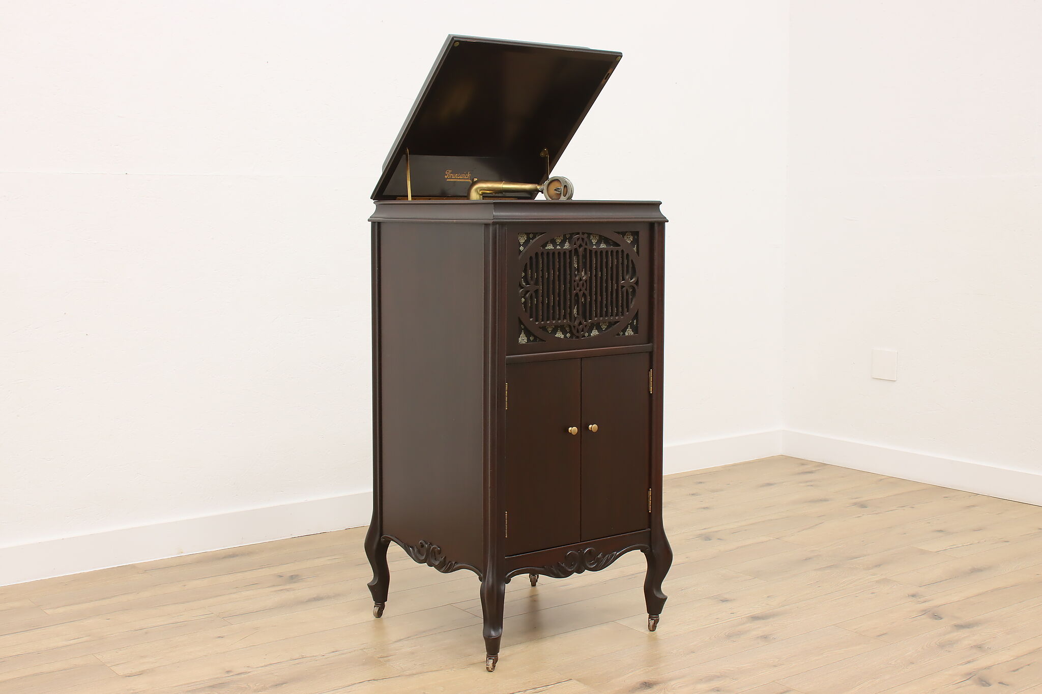 Phonograph Antique Wind Up Record Player & Records Brunswick