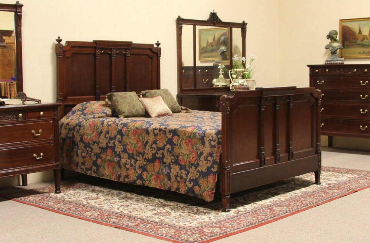 Carved Mahogany 1910 Antique Queen Size Bed