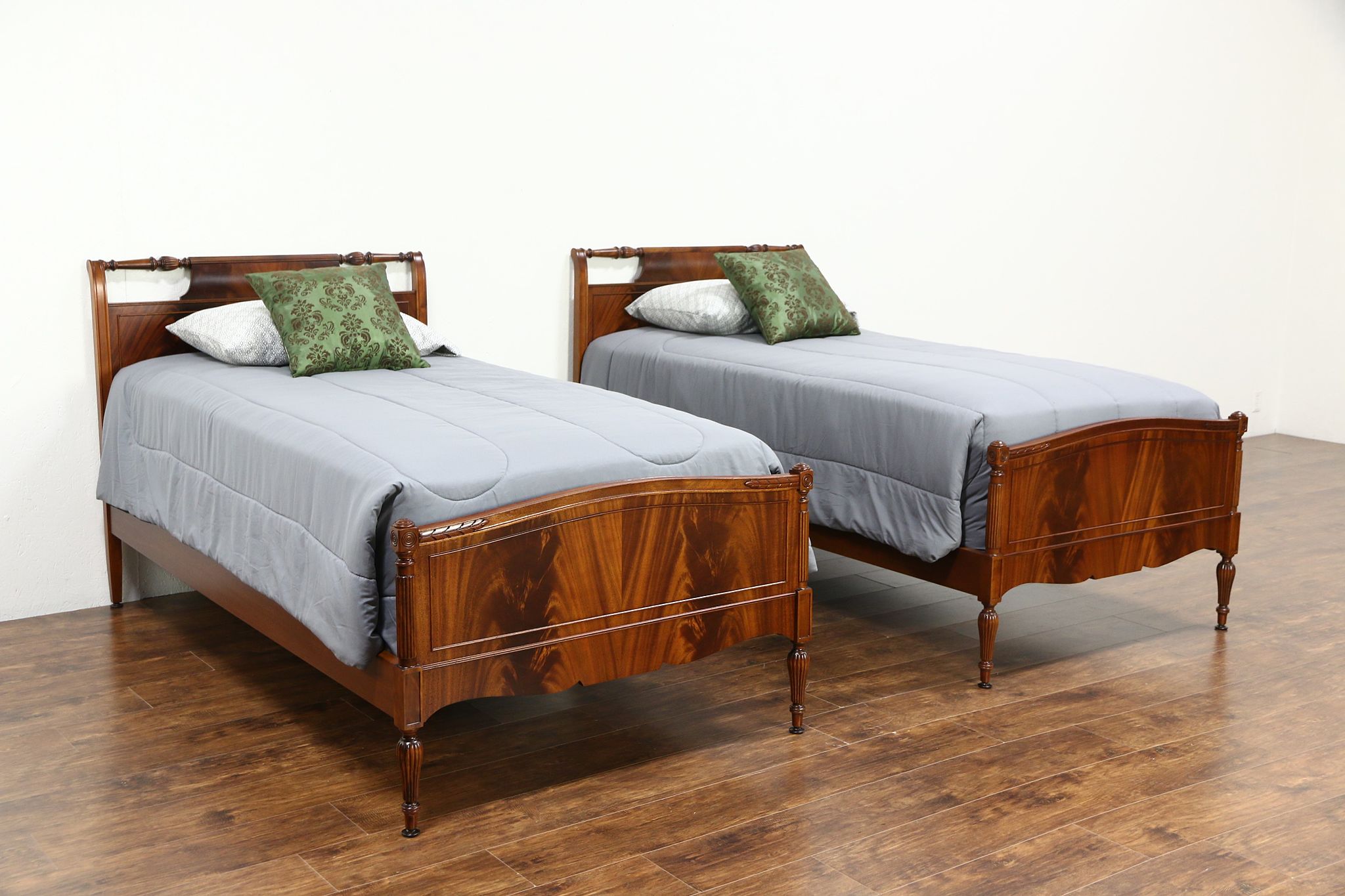 Pair of Vintage Traditional Mahogany Twin or Single Beds by Northern