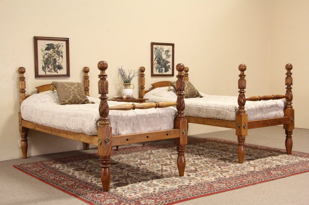 Pair of 1840 Antique Pennsylvania Carved Maple Twin Poster Beds