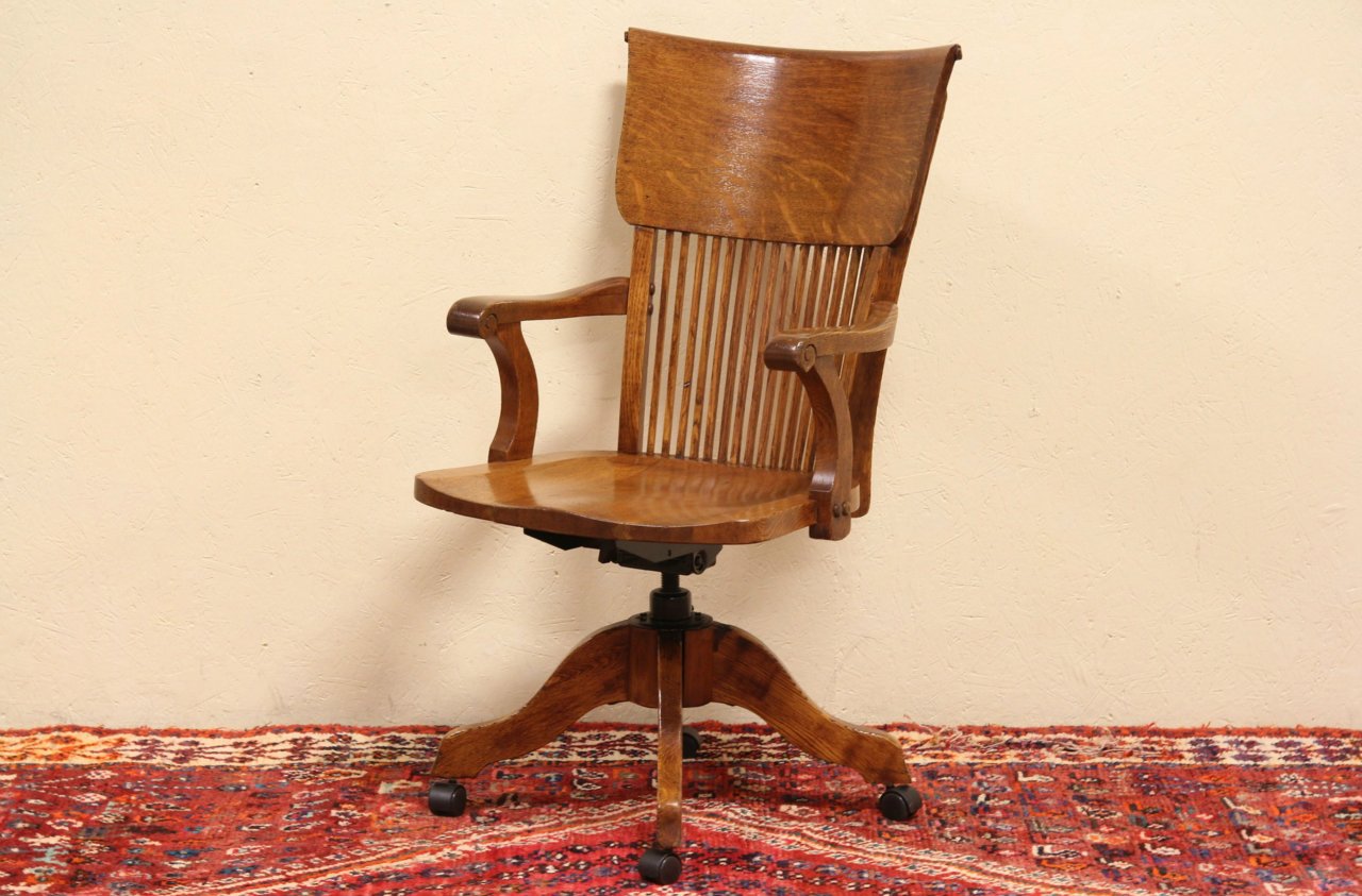Oak 1900 Antique Adjustable Swivel Desk Armchair