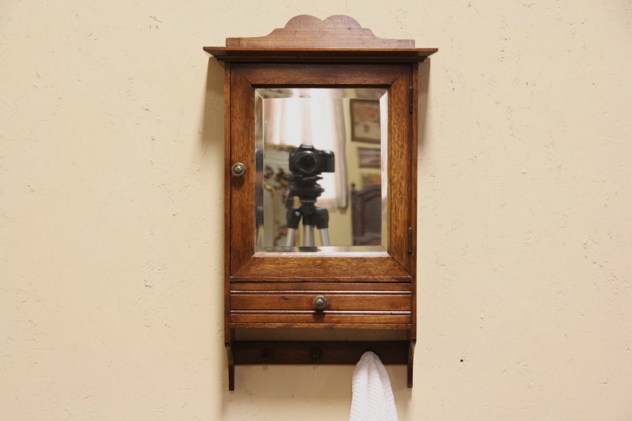 Oak 1900 Antique Hanging Cupboard or Medicine Chest