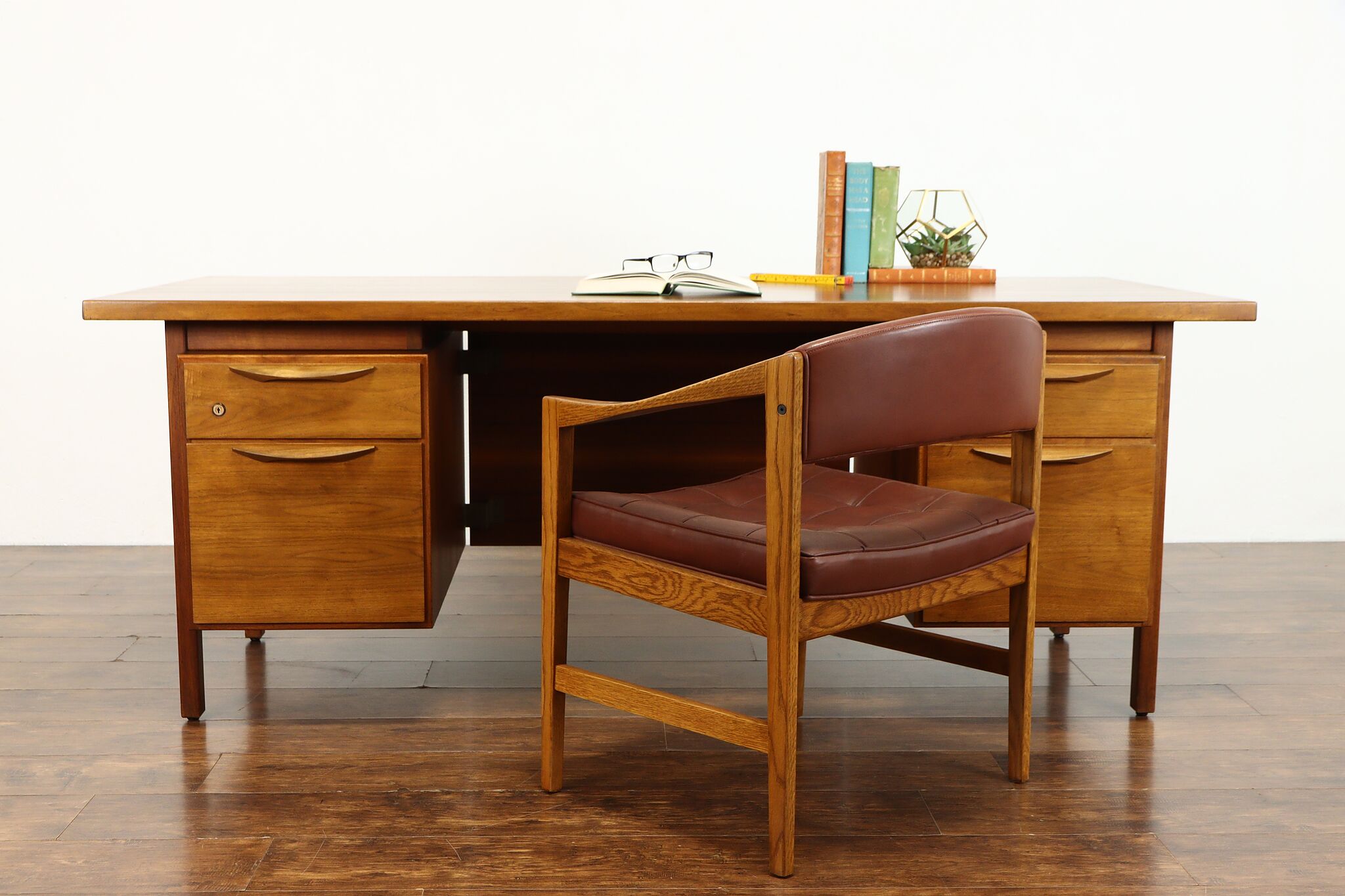 Midcentury Modern 60s Vintage Office 78 Executive Desk