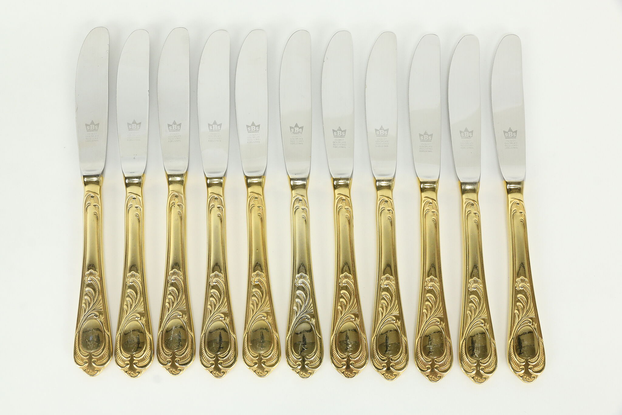 Ménagère pour 12 personnes en excellent état Solingen doré à l'or 23/24 carats ✨✨✨ 71 pièces✨✨ Article vendu Ménagère pour 12 personnes en excellent état Solingen doré à l'or 23/24 carats ✨✨✨ 71 pièces✨✨ Article vendu