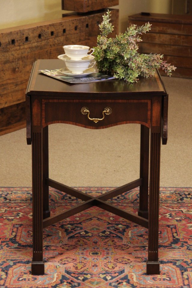 Kittinger Pembroke Mahogany Lamp Table