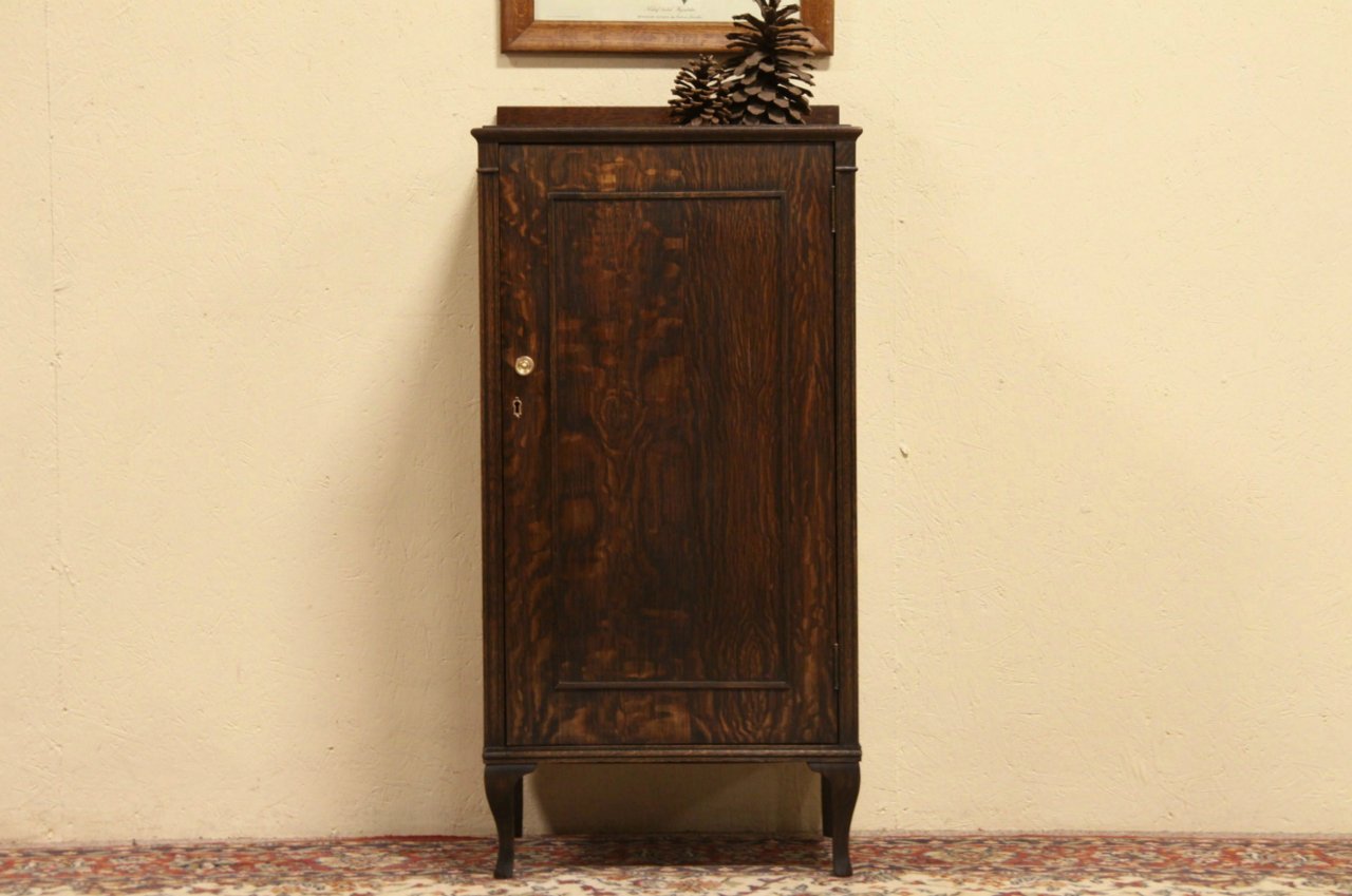 英国アンティーク　Fyne Ladye music cabinet オーク材 英国アンティーク Fyne Ladye music cabinet オーク材 英国