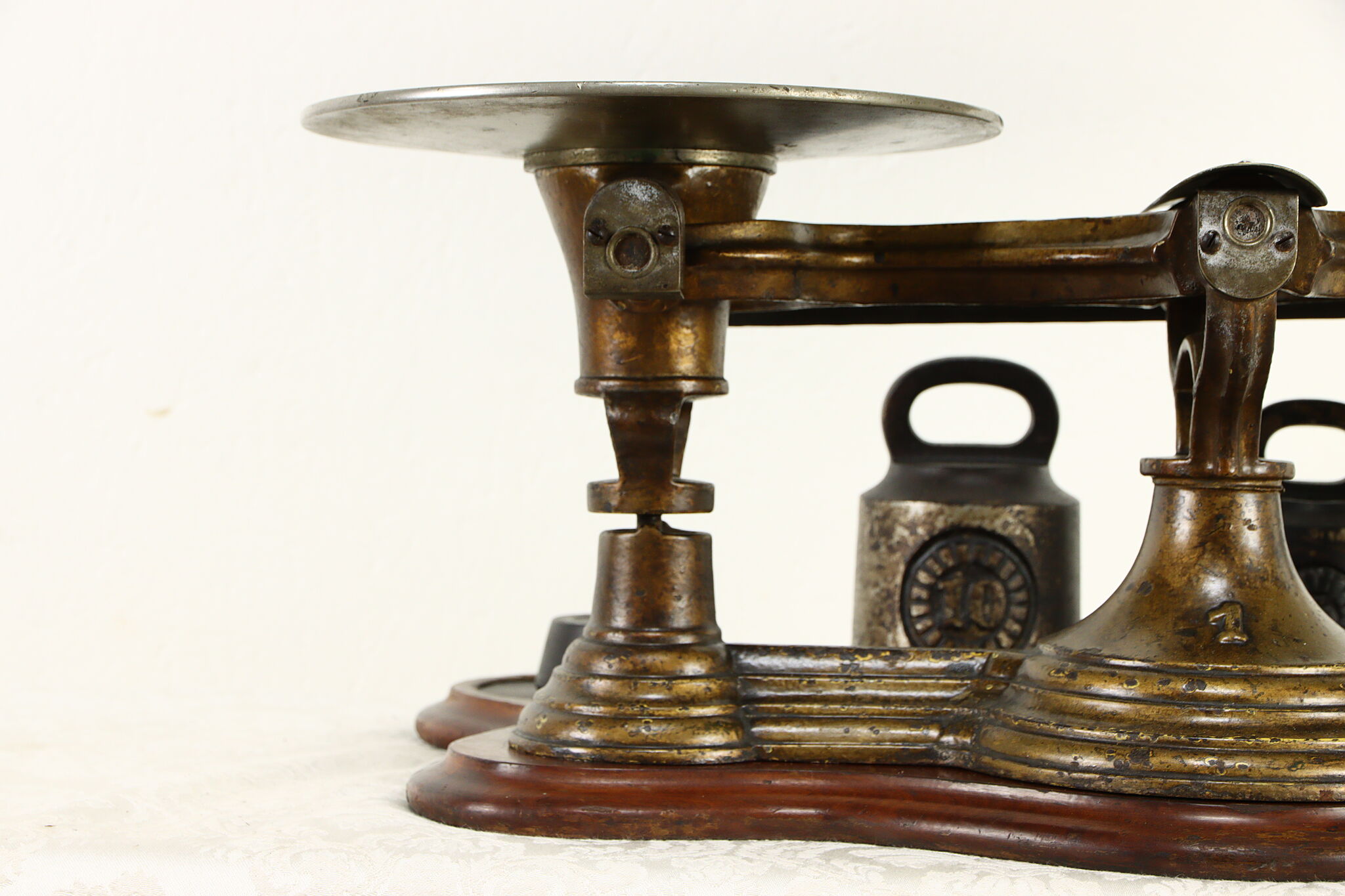 Antique american iron balance weighing scale with weights