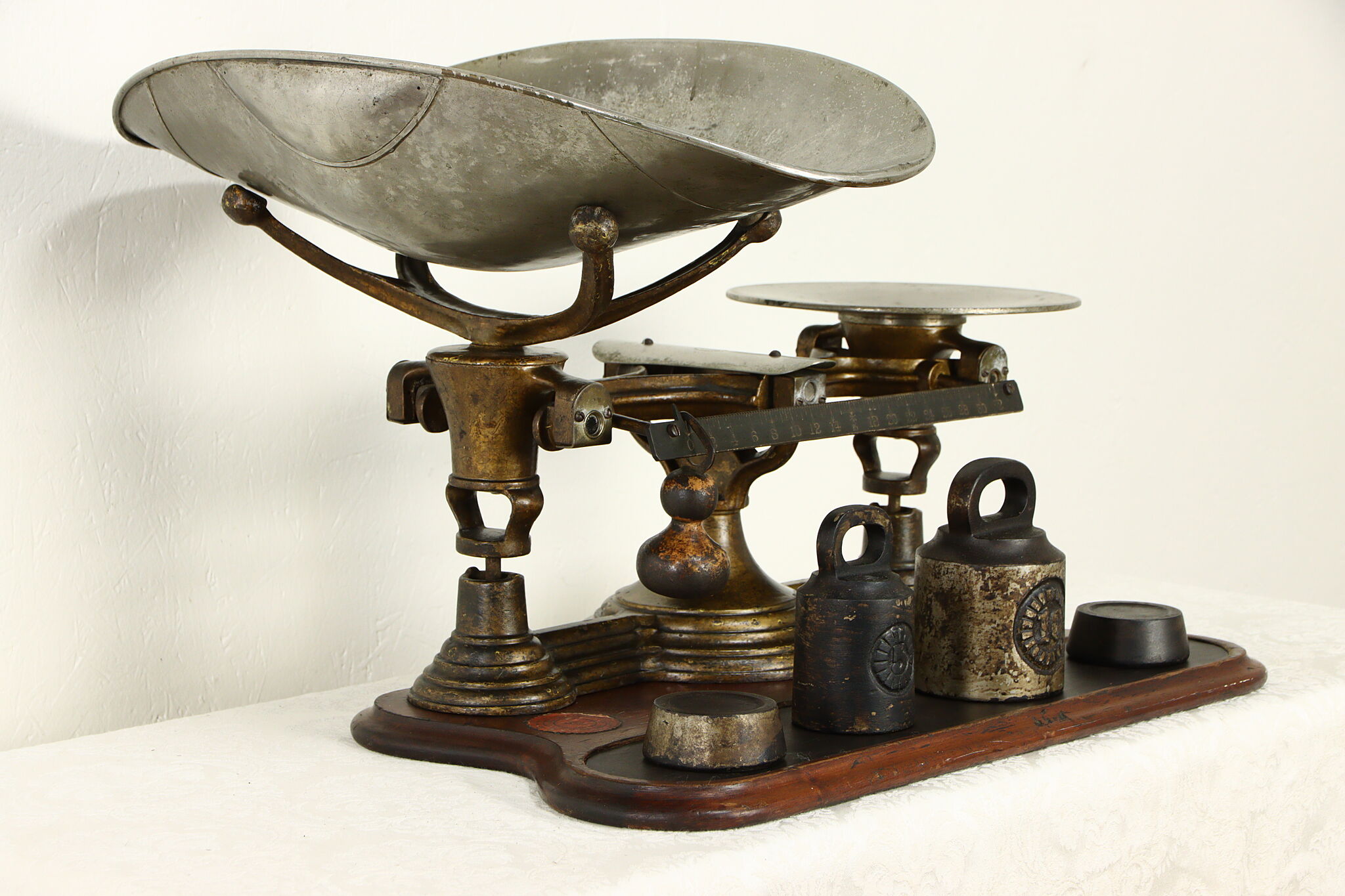 Antique american iron balance weighing scale with weights