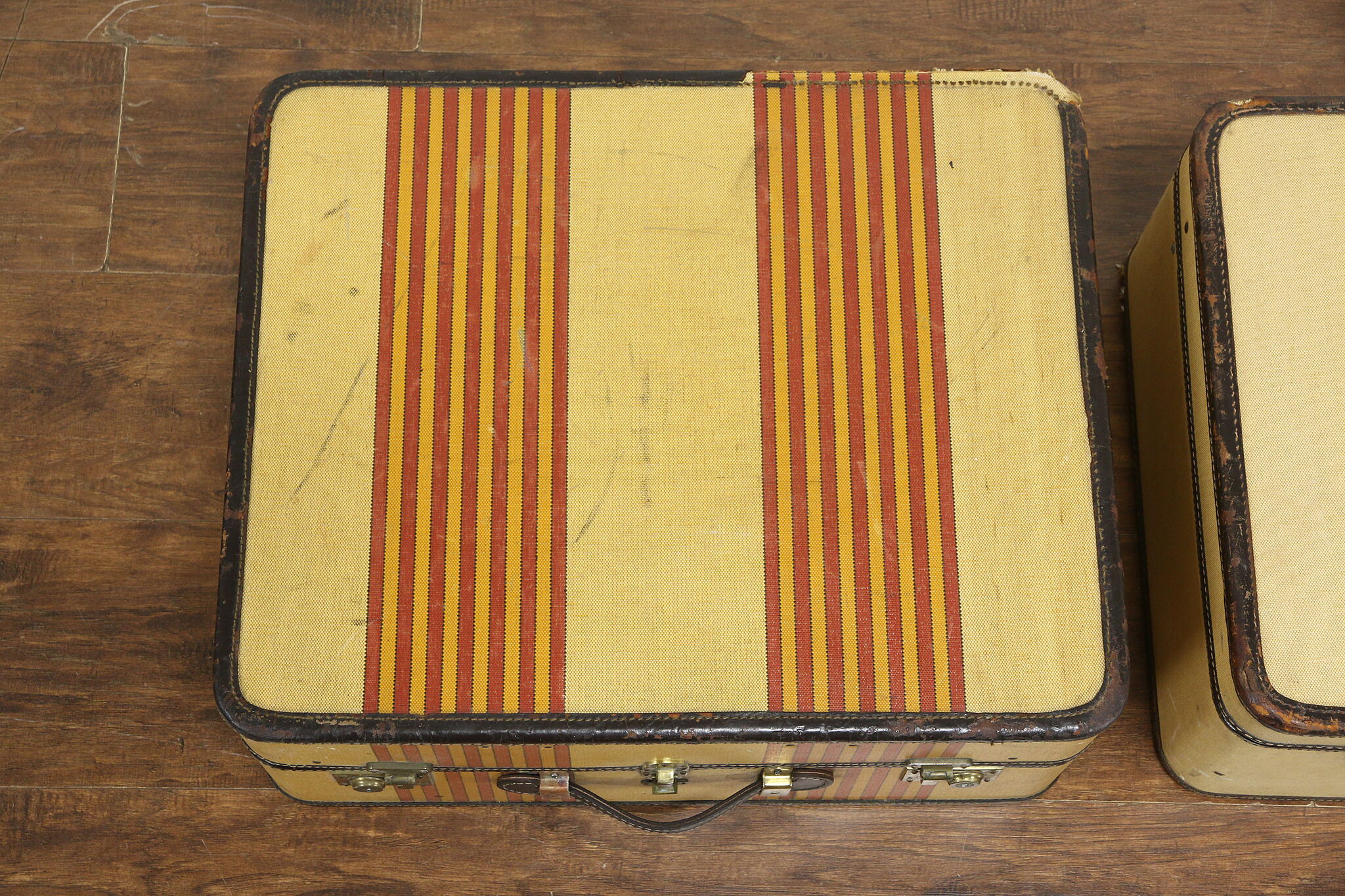 1940's Vintage Oshkosh Leather Trim Suitcase Small 18 x 13 x 6 – Tacoma  Consignment