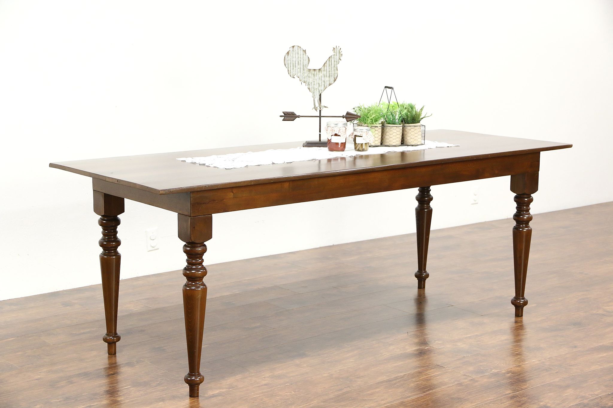 Legged table. Table Legs. Marchetti Maison стол. Turned Leg Table. Стиль фармхаус журнальные столы.
