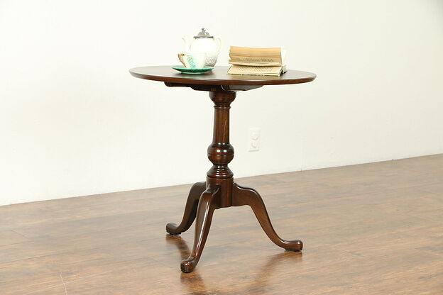 Traditional Round Cherry Tilt Top Vintage Lamp or Tea Table #31441 photo