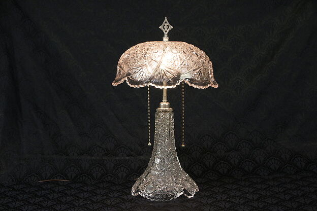 Button & Daisy Glass Base & Shade Antique Table Lamp #30363 photo