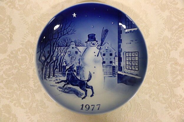 1977 Desiree Denmark Christmas Plate, Hans Christian AndersenÃ¢â¬â¢s The Snow Man photo