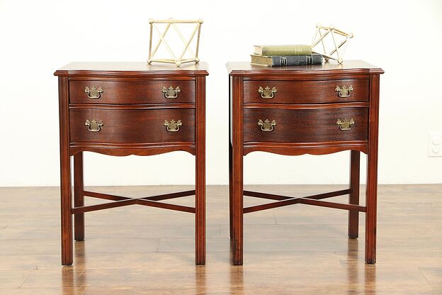 Pair of Vintage Mahogany Traditional End Tables or Nightstands #31046 photo