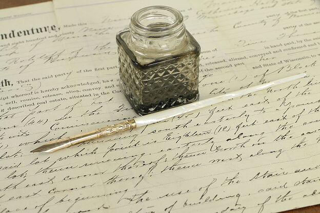 Victorian Antique Ink Pen, Mother of Pearl Feather & Gold Plate #32164 photo
