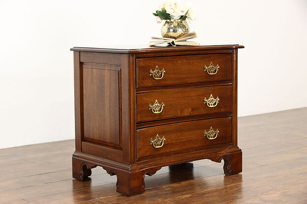 Traditional Vintage Small Chest or Dresser, Nightstand, End Table, Davis  #34921 photo