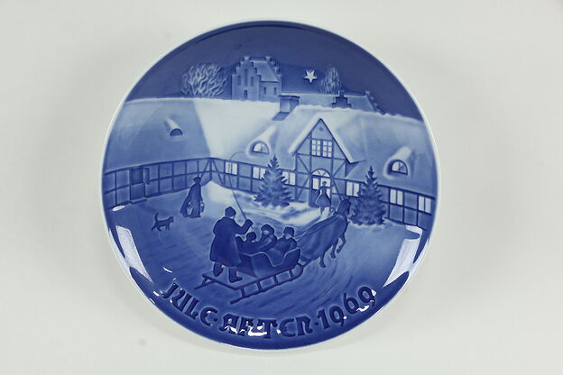 Bing and Grondahl Blue & White 1969 Christmas Plate #34661 photo