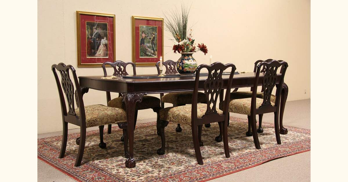 Georgian Chippendale 1930's Dining Set, Table with 3 Leaves, and 6