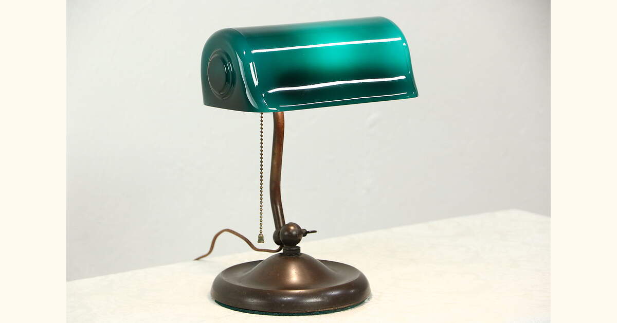 Verdelite Antique Banker Lamp for Rolltop Desk or Piano, Green Shade
