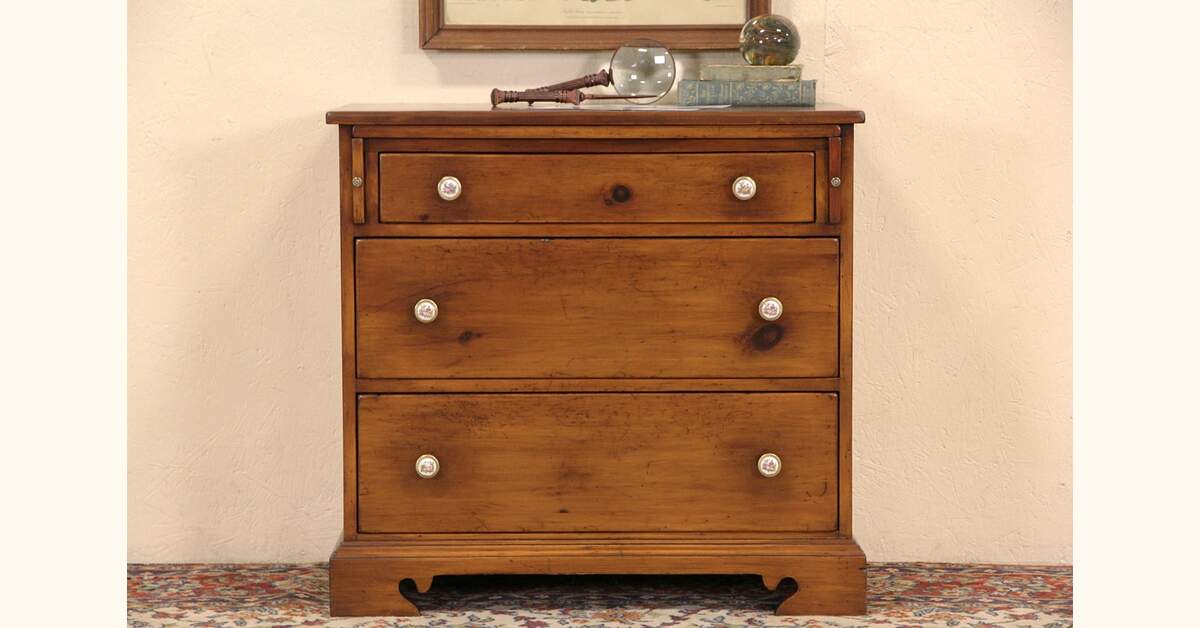 Pinetique Michigan 1940's Vintage Chest, Nightstand or Dresser, Shelf
