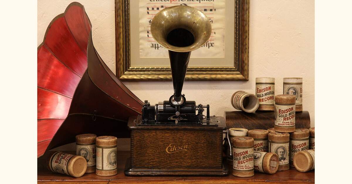 Edison Cylinder Phonograph, Morning Glory Horn