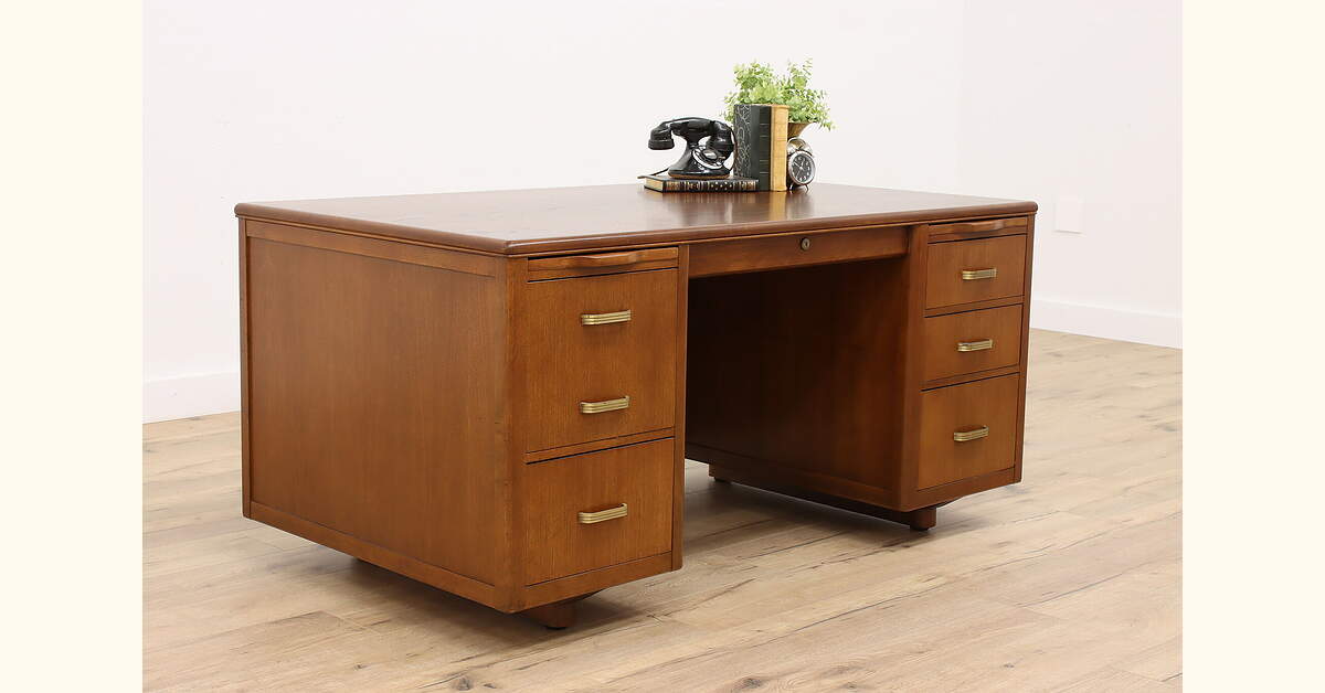 mcm42860desk.jpg