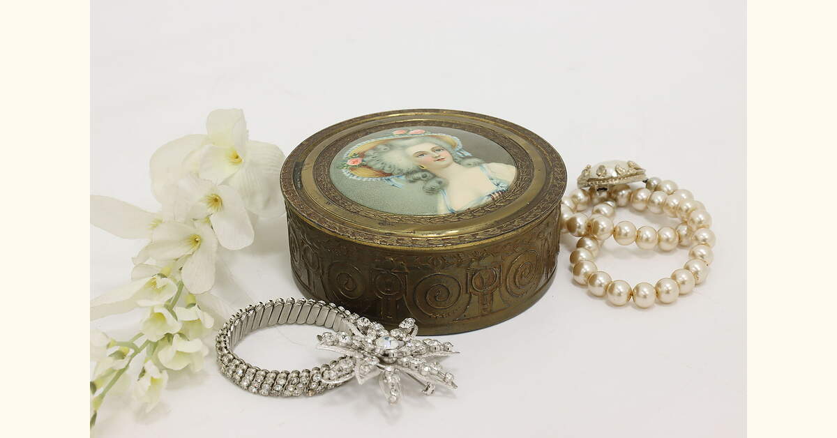 Victorian Design Vintage Powder Jewelry Dresser Jar, PNCW