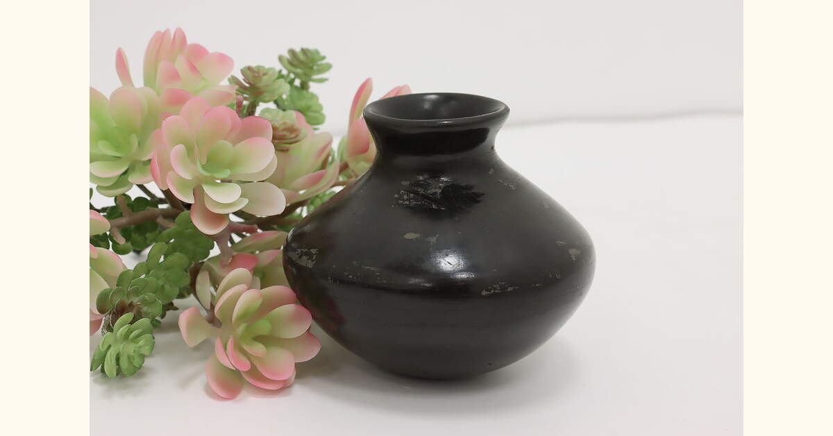 Mexican Mata Ortiz Blackware Pottery Vase, Reyes