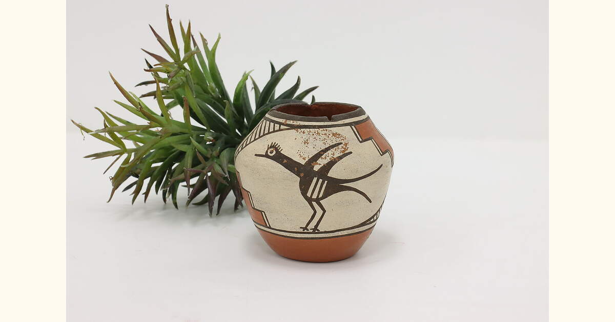 Native American Antique Acoma Pueblo Pottery Vase, Pino