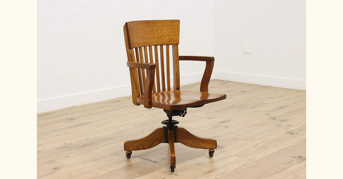 Traditional Antique Oak Swivel Adjustable Office Desk Chair