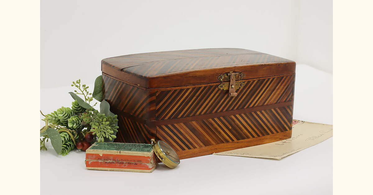 木製ラック・ウッドラック Herringbone Wood Box Vintage Wooden Herringbone Mosaic Antique Oak & Maple Keepsake Jewelry Box