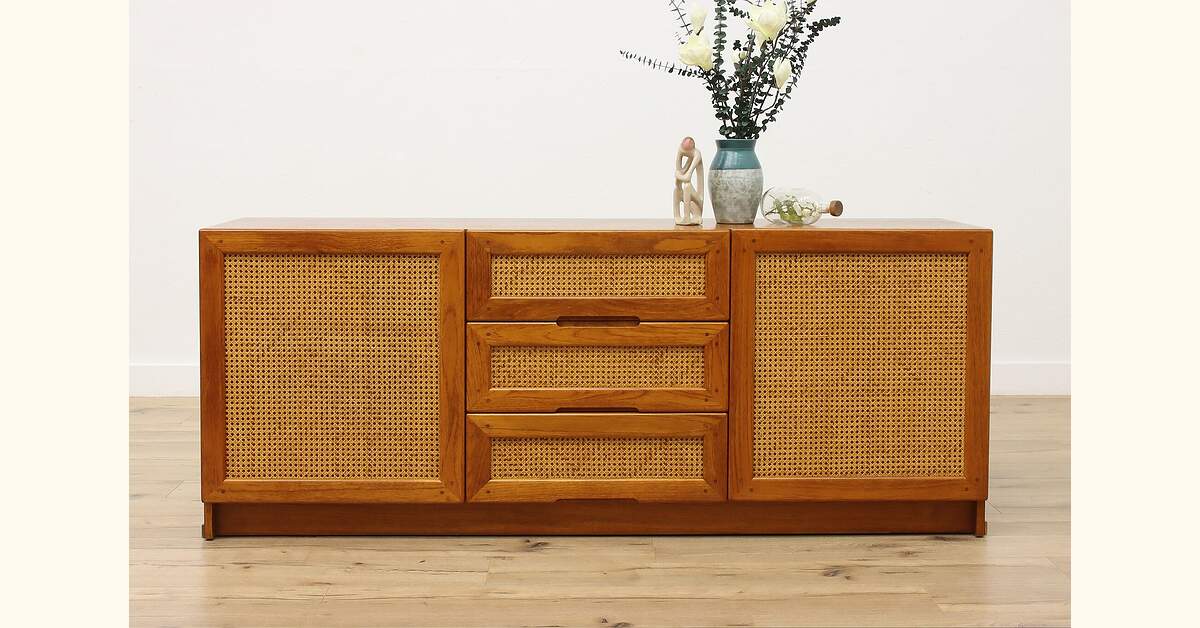 Midcentury Modern Vintage Teak Credenza TV Console Dyrlund