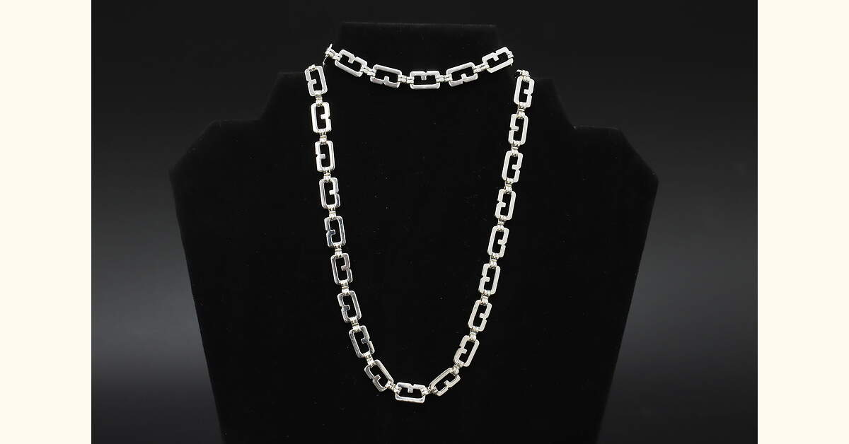 GIVENCHY 4G Logo Plate Silver Tone 70cm Chain Belt/2BB0555 Givenchy 4G Silvery Crystal Necklace | Neiman Marcus main image 2