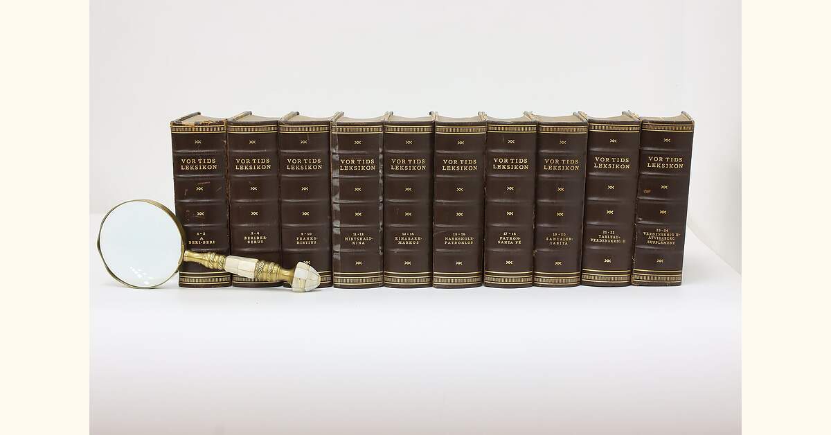 Set of 10 Danish Antique Leatherbound Encyclopedia Books
