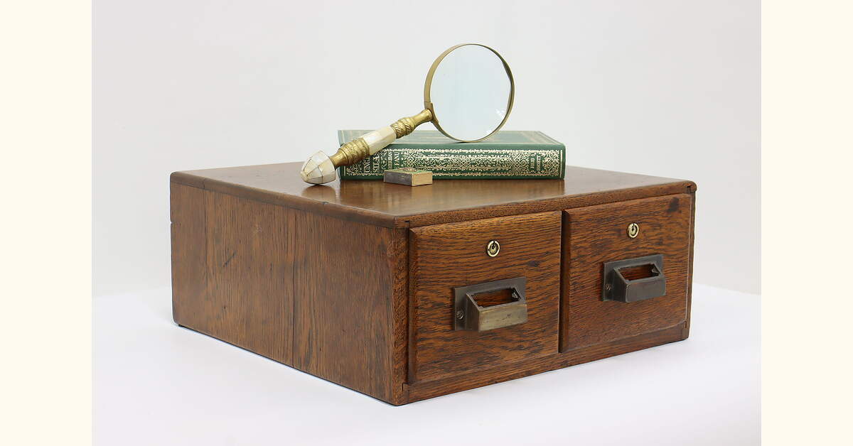 Craftsman Antique 2 Drawer Oak Tabletop Card Collector File