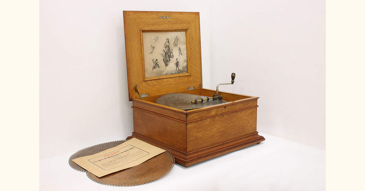 Victorian Antique Oak Regina Tabletop Music Box 15.5
