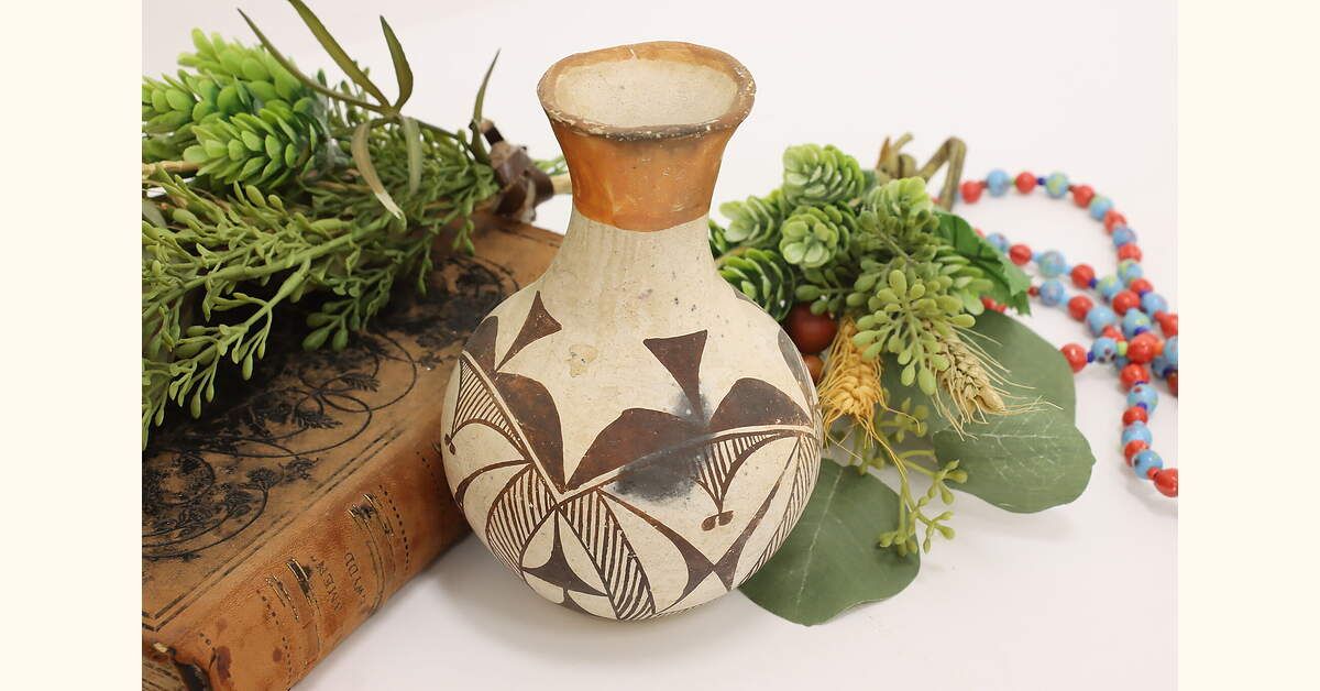 Native American Acoma Pueblo Vintage Decorative Pottery Vase